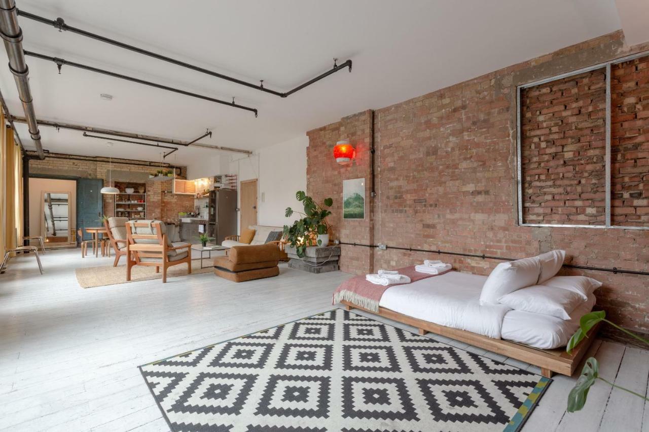 Industrial Open Plan Studio In Hackney Apartment